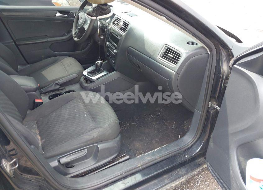 Photo 5 of 2013 Volkswagen Jetta 2.0L S (VIN 3VW2K7AJ3DM287093)