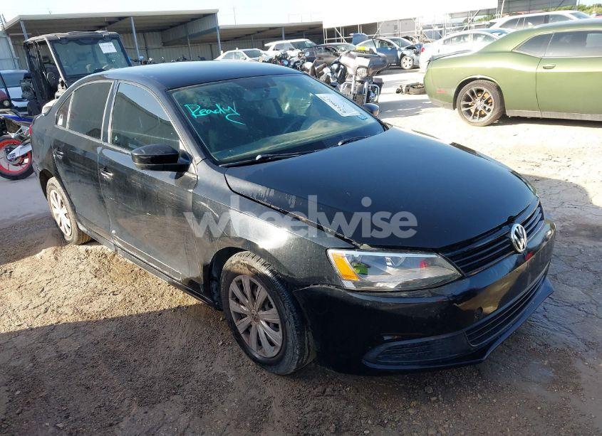 2013 Volkswagen Jetta 2.0L S (VIN 3VW2K7AJ3DM297350) main photo