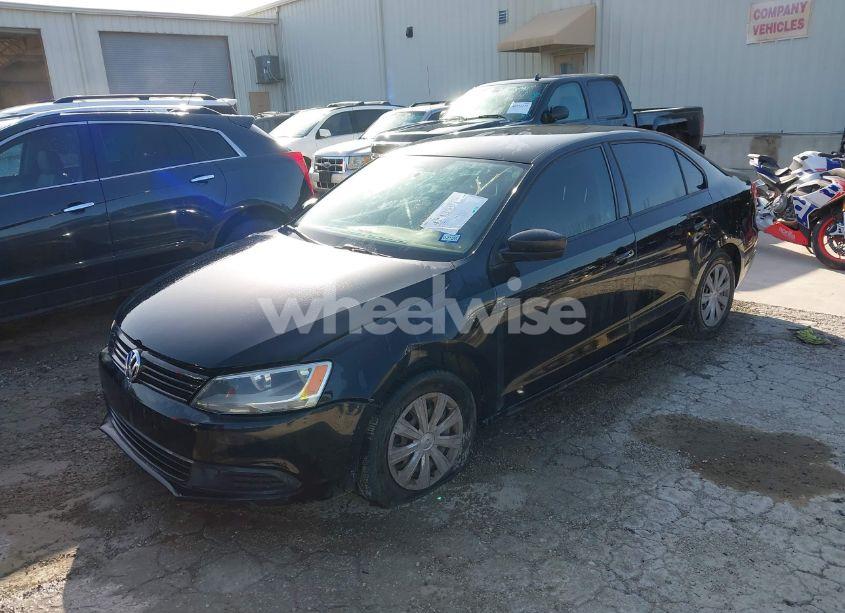 Photo 2 of 2013 Volkswagen Jetta 2.0L S (VIN 3VW2K7AJ3DM297350)