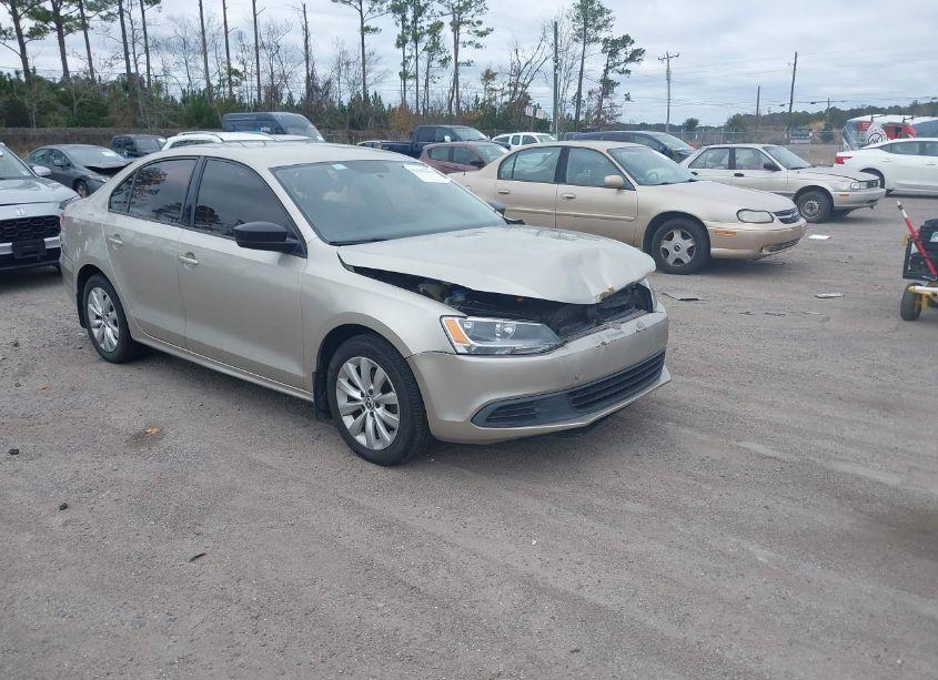 2013 Volkswagen Jetta 2.0L S (VIN 3VW2K7AJ3DM300084) main photo