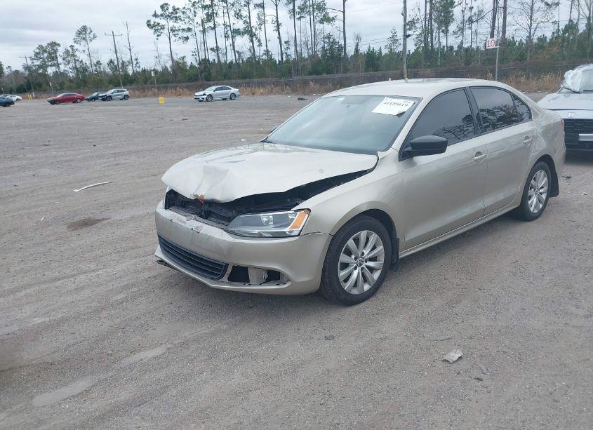 Photo 2 of 2013 Volkswagen Jetta 2.0L S (VIN 3VW2K7AJ3DM300084)