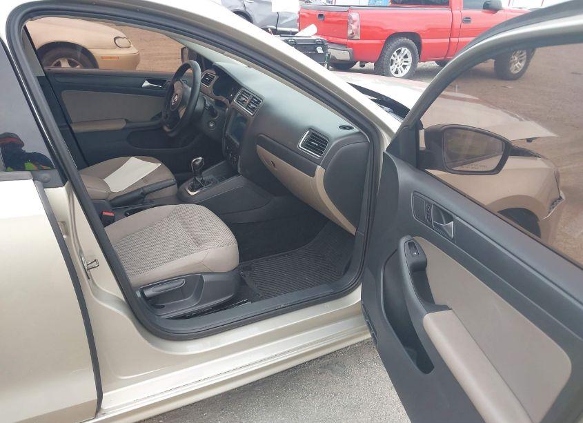 Photo 5 of 2013 Volkswagen Jetta 2.0L S (VIN 3VW2K7AJ3DM300084)