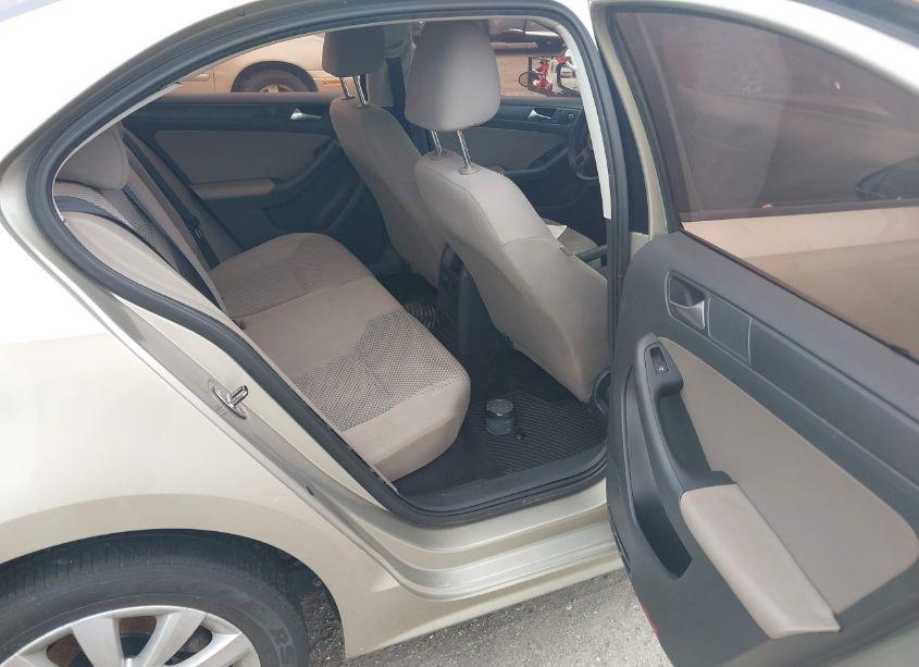 Photo 8 of 2013 Volkswagen Jetta 2.0L S (VIN 3VW2K7AJ3DM300084)