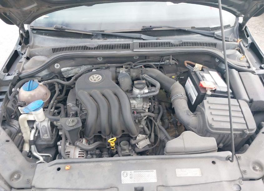Photo 10 of 2013 Volkswagen Jetta 2.0L S (VIN 3VW2K7AJ3DM364674)