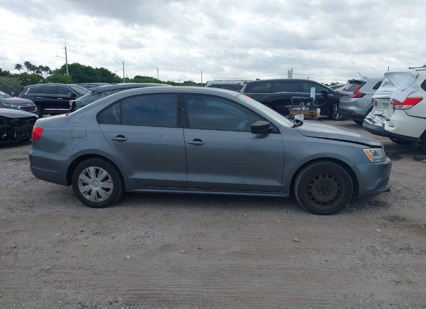 Photo 13 of 2013 Volkswagen Jetta 2.0L S (VIN 3VW2K7AJ3DM364674)