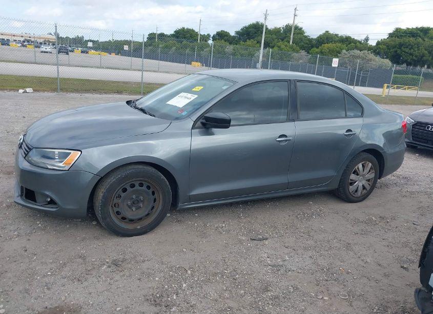 Photo 14 of 2013 Volkswagen Jetta 2.0L S (VIN 3VW2K7AJ3DM364674)