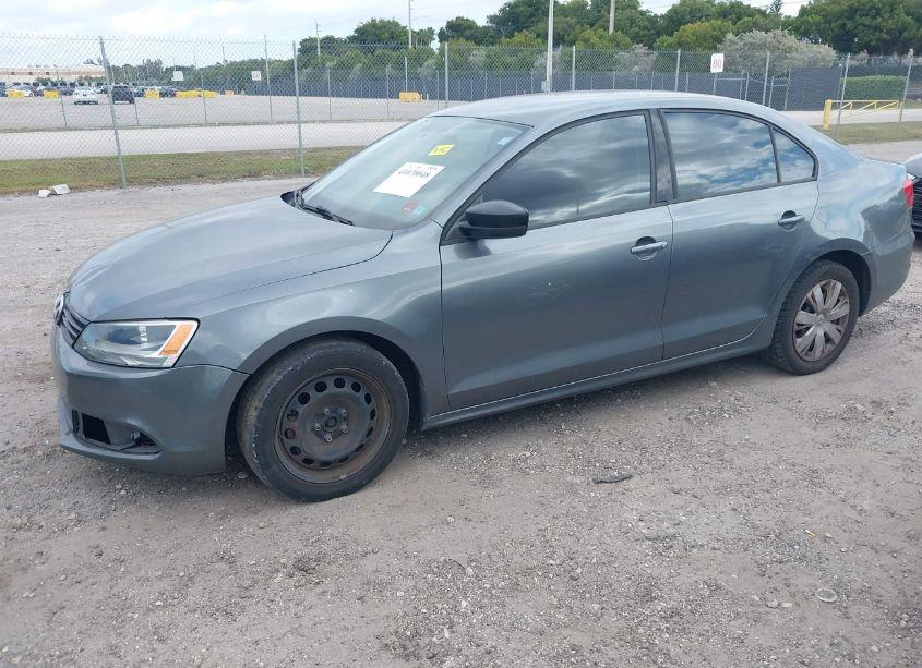 Photo 2 of 2013 Volkswagen Jetta 2.0L S (VIN 3VW2K7AJ3DM364674)