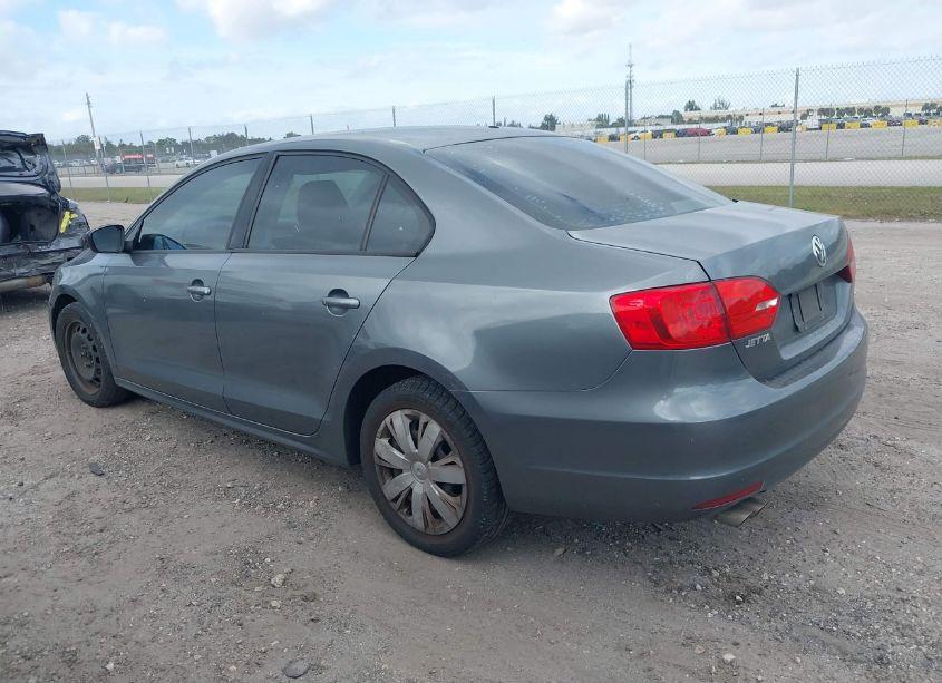 Photo 3 of 2013 Volkswagen Jetta 2.0L S (VIN 3VW2K7AJ3DM364674)