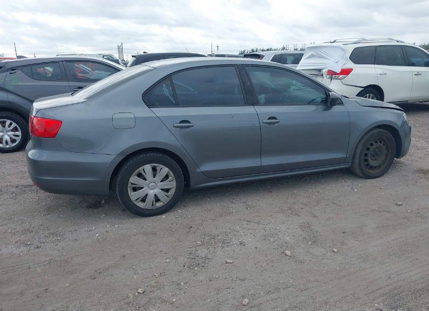 Photo 4 of 2013 Volkswagen Jetta 2.0L S (VIN 3VW2K7AJ3DM364674)