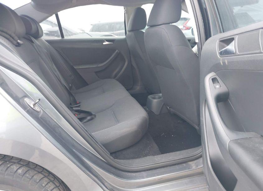 Photo 8 of 2013 Volkswagen Jetta 2.0L S (VIN 3VW2K7AJ3DM364674)