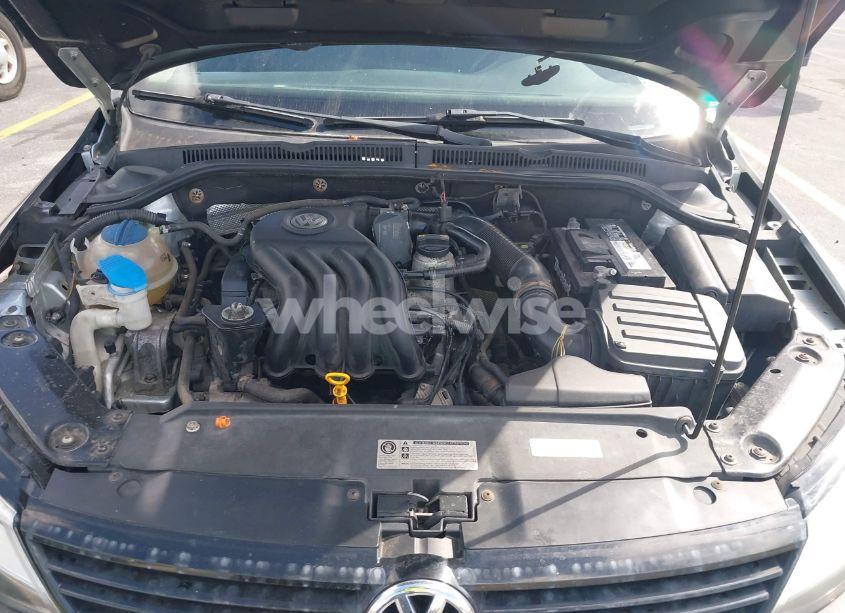 Photo 10 of 2013 Volkswagen Jetta 2.0L S (VIN 3VW2K7AJ3DM367526)