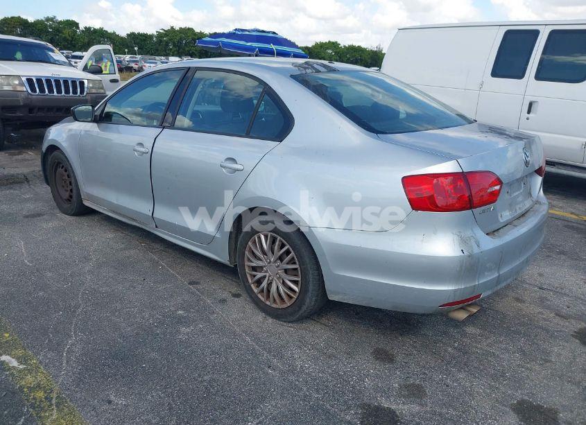 Photo 3 of 2013 Volkswagen Jetta 2.0L S (VIN 3VW2K7AJ3DM367526)