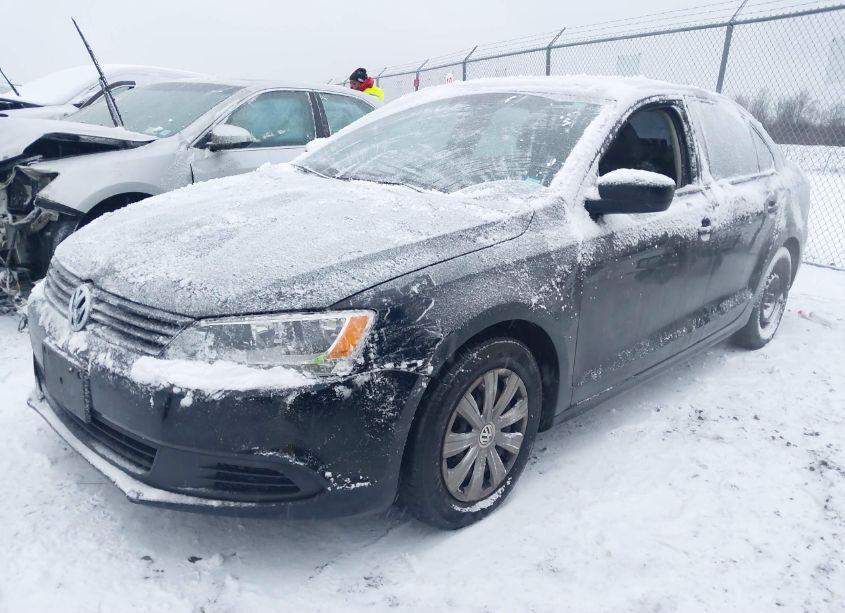 Photo 2 of 2013 Volkswagen Jetta 2.0L S (VIN 3VW2K7AJ3DM399022)