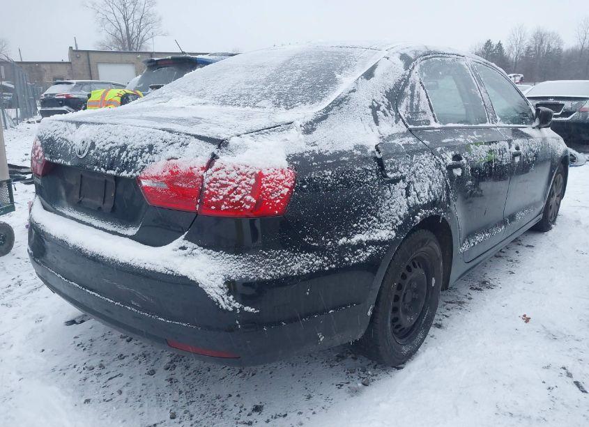 Photo 4 of 2013 Volkswagen Jetta 2.0L S (VIN 3VW2K7AJ3DM399022)