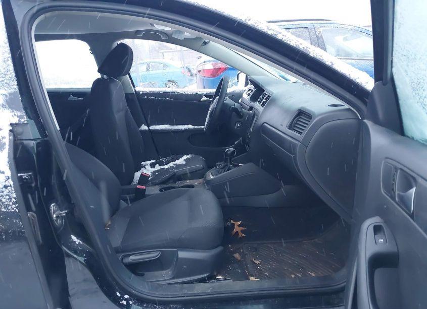 Photo 5 of 2013 Volkswagen Jetta 2.0L S (VIN 3VW2K7AJ3DM399022)