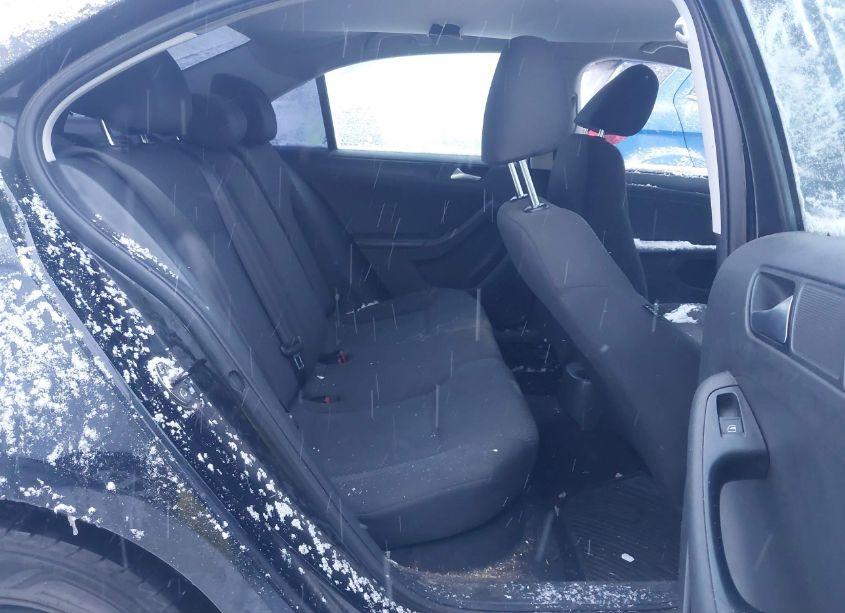 Photo 8 of 2013 Volkswagen Jetta 2.0L S (VIN 3VW2K7AJ3DM399022)