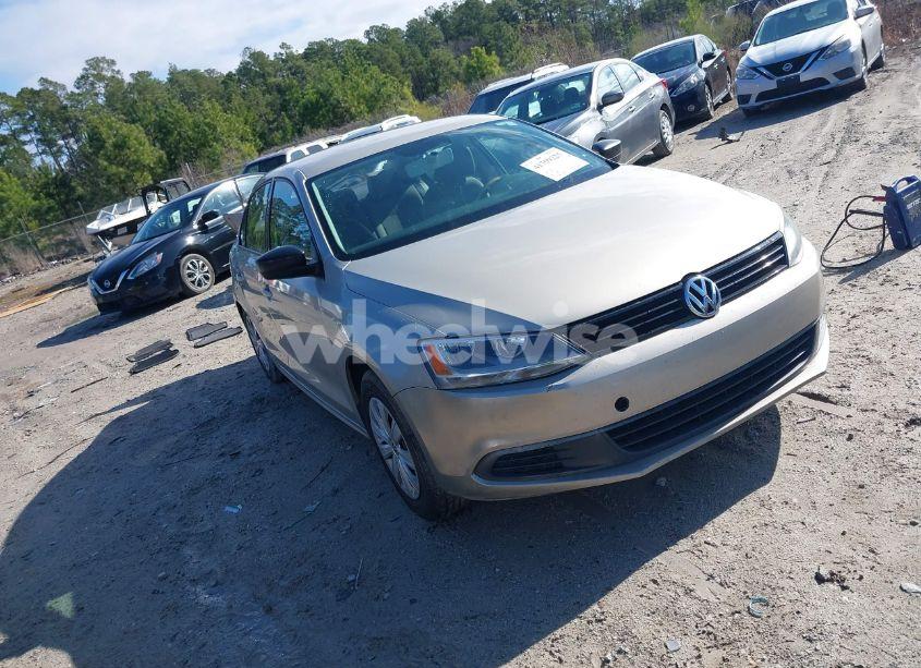 2014 Volkswagen Jetta 2.0L S (VIN 3VW2K7AJ3EM207910) main photo