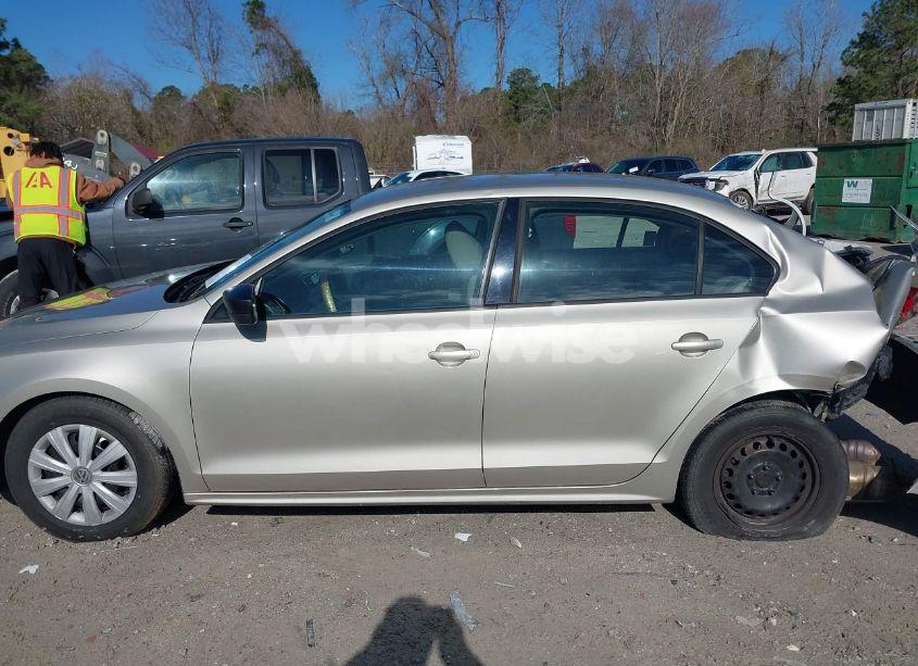 Photo 14 of 2014 Volkswagen Jetta 2.0L S (VIN 3VW2K7AJ3EM207910)