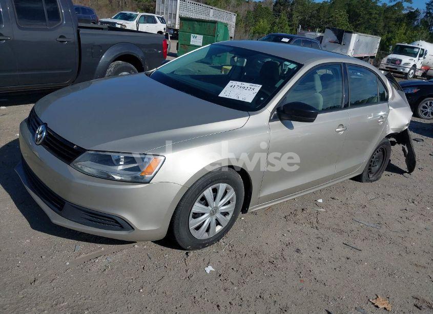 Photo 2 of 2014 Volkswagen Jetta 2.0L S (VIN 3VW2K7AJ3EM207910)