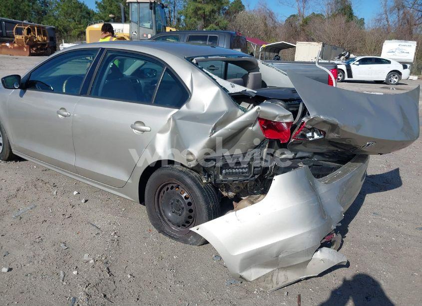 Photo 3 of 2014 Volkswagen Jetta 2.0L S (VIN 3VW2K7AJ3EM207910)