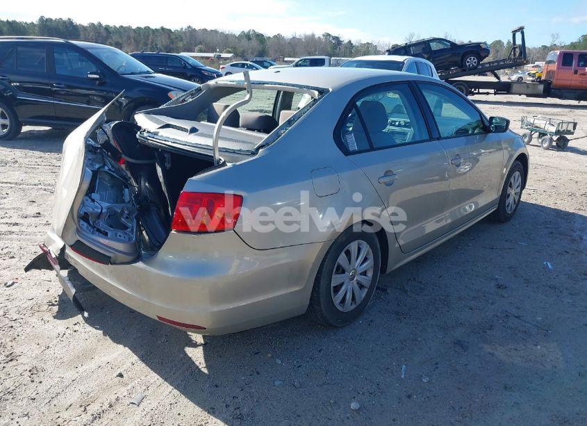 Photo 4 of 2014 Volkswagen Jetta 2.0L S (VIN 3VW2K7AJ3EM207910)