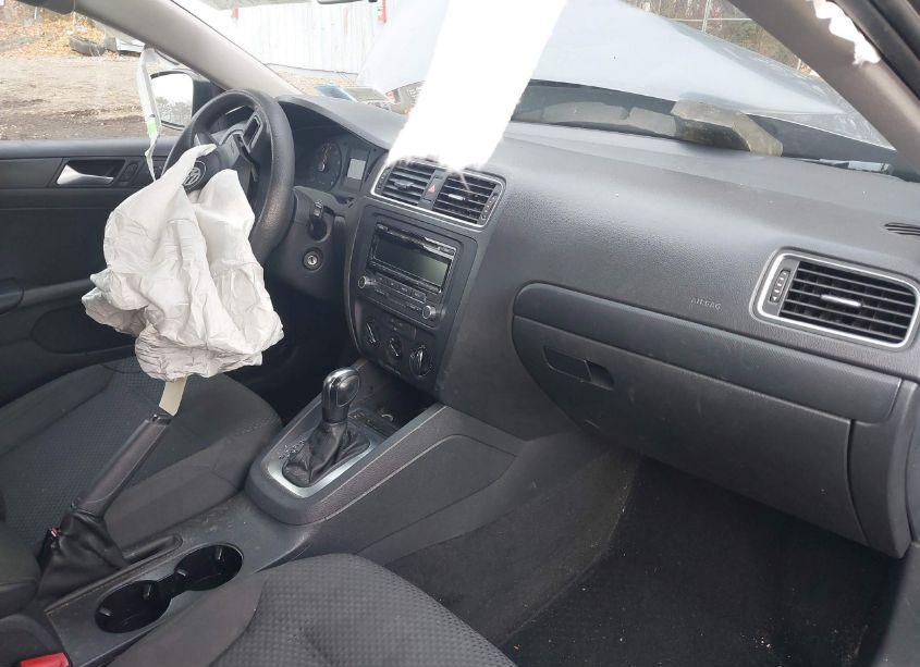 Photo 5 of 2014 Volkswagen Jetta 2.0L S (VIN 3VW2K7AJ3EM304332)