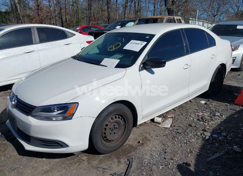 Photo 2 of 2014 Volkswagen Jetta 2.0L S (VIN 3VW2K7AJ3EM384389)