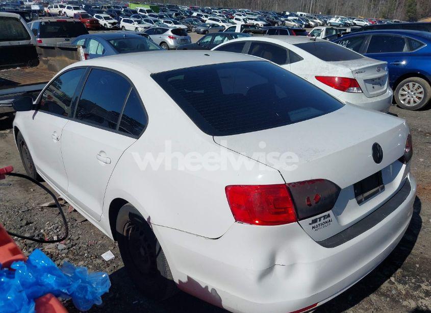 Photo 3 of 2014 Volkswagen Jetta 2.0L S (VIN 3VW2K7AJ3EM384389)