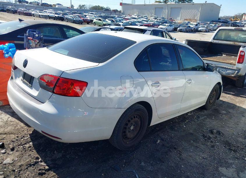 Photo 4 of 2014 Volkswagen Jetta 2.0L S (VIN 3VW2K7AJ3EM384389)