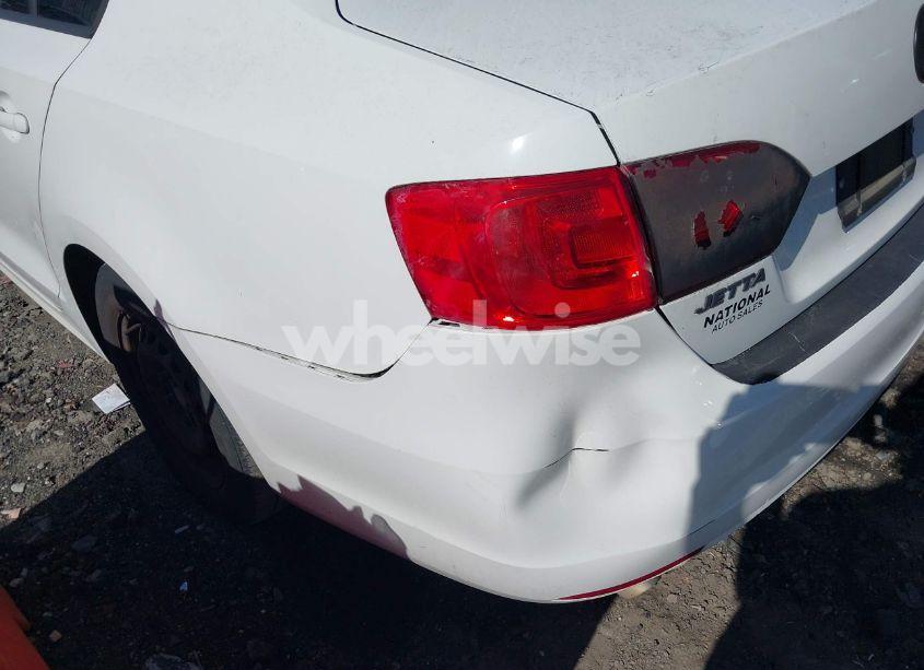 Photo 6 of 2014 Volkswagen Jetta 2.0L S (VIN 3VW2K7AJ3EM384389)