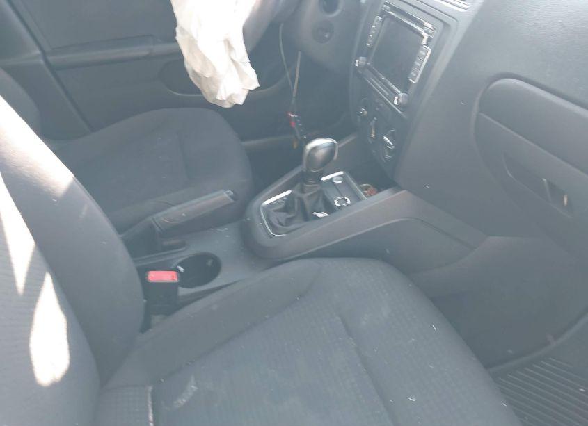 Photo 5 of 2015 Volkswagen Jetta 2.0L S (VIN 3VW2K7AJ3FM228189)