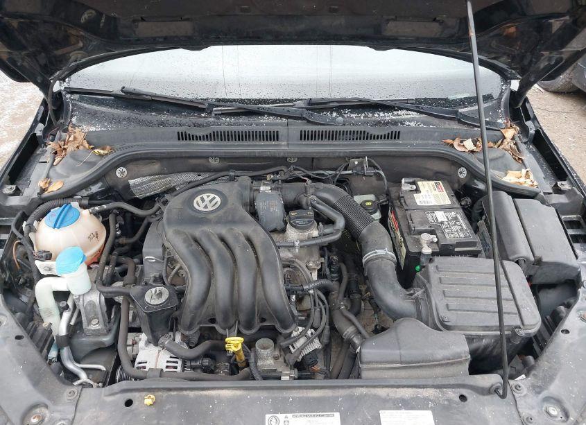 Photo 10 of 2015 Volkswagen Jetta 2.0L S (VIN 3VW2K7AJ3FM250001)