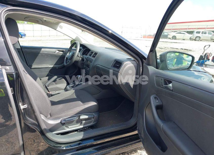 Photo 5 of 2015 Volkswagen Jetta 2.0L S (VIN 3VW2K7AJ3FM296508)