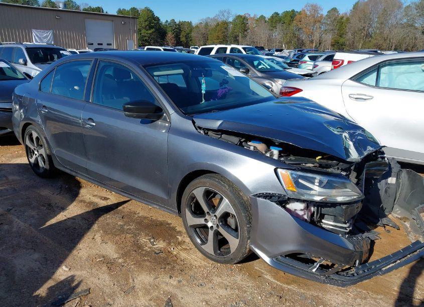 2015 Volkswagen Jetta 2.0L S (VIN 3VW2K7AJ3FM297724) main photo