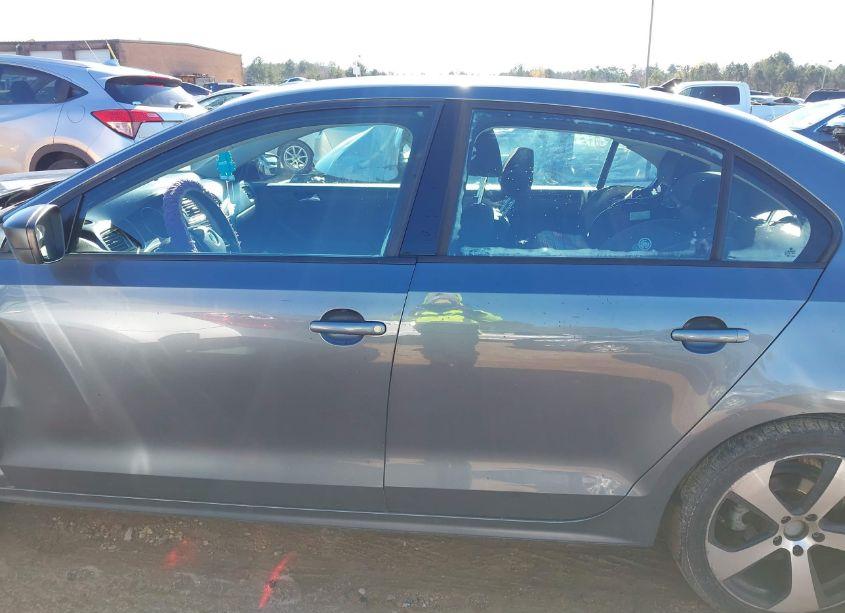 Photo 14 of 2015 Volkswagen Jetta 2.0L S (VIN 3VW2K7AJ3FM297724)