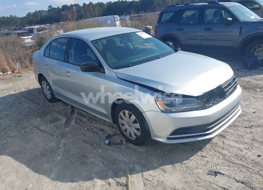 2015 Volkswagen Jetta 2.0L S (VIN 3VW2K7AJ3FM358019) main photo