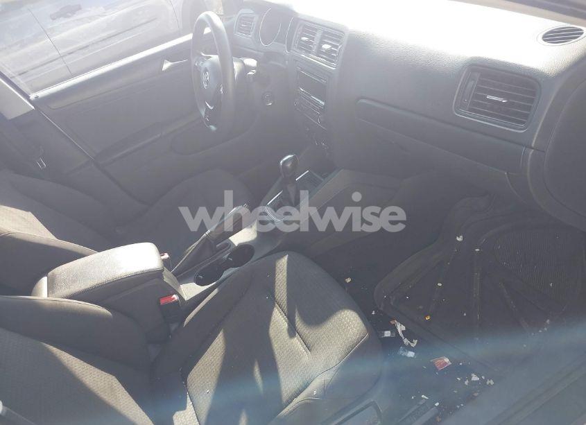 Photo 5 of 2015 Volkswagen Jetta 2.0L S (VIN 3VW2K7AJ3FM358019)