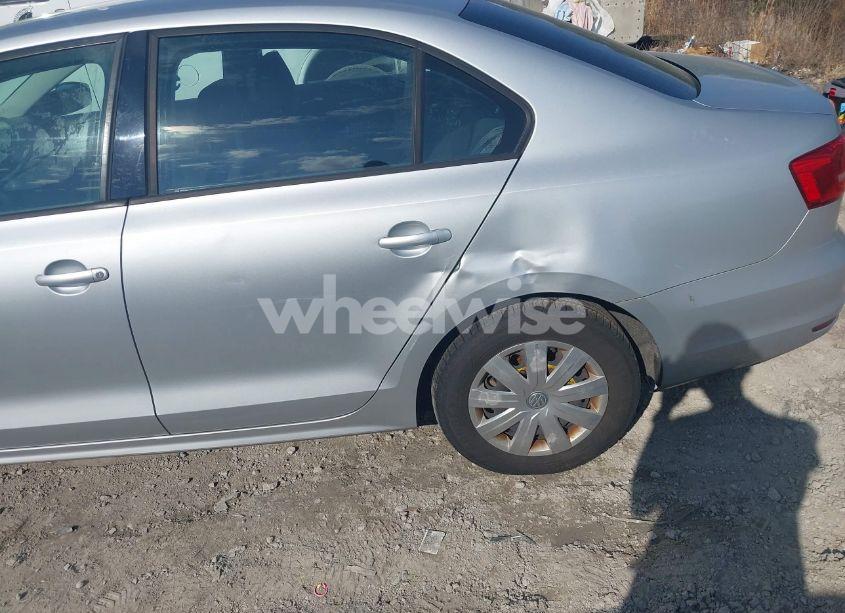 Photo 6 of 2015 Volkswagen Jetta 2.0L S (VIN 3VW2K7AJ3FM358019)
