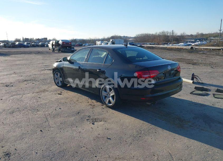 Photo 3 of 2015 Volkswagen Jetta 2.0L S (VIN 3VW2K7AJ3FM425315)