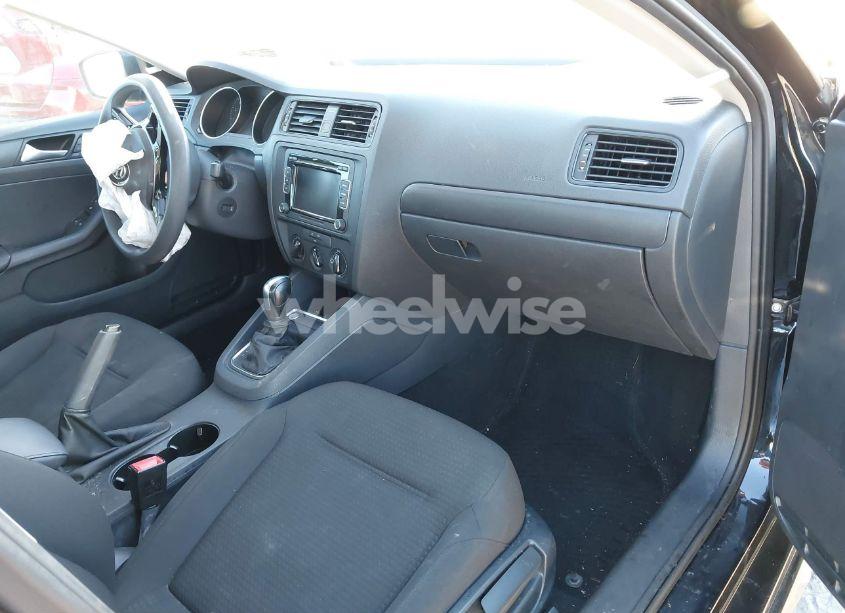 Photo 5 of 2015 Volkswagen Jetta 2.0L S (VIN 3VW2K7AJ3FM425315)
