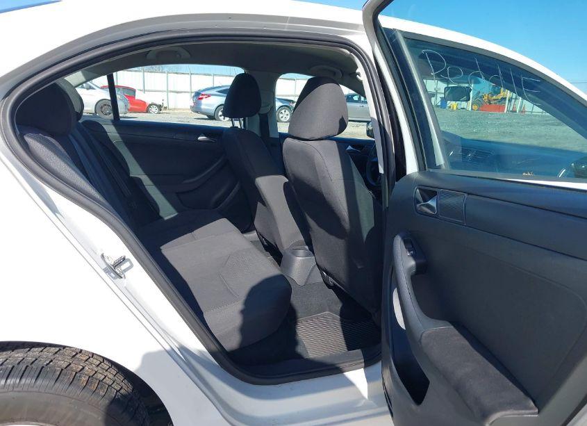 Photo 8 of 2011 Volkswagen Jetta 2.0L S (VIN 3VW2K7AJ4BM060203)