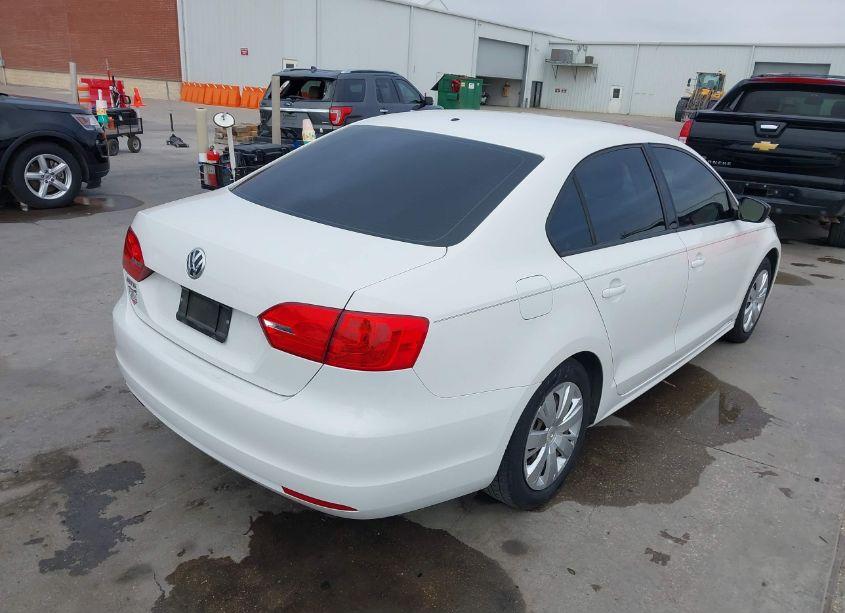 Photo 4 of 2011 Volkswagen Jetta 2.0L S (VIN 3VW2K7AJ4BM388902)