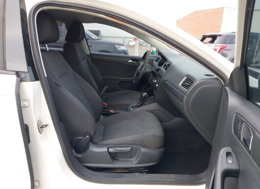 Photo 5 of 2011 Volkswagen Jetta 2.0L S (VIN 3VW2K7AJ4BM388902)