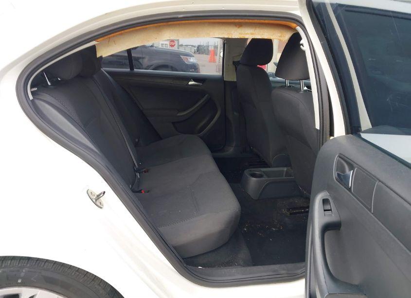 Photo 8 of 2011 Volkswagen Jetta 2.0L S (VIN 3VW2K7AJ4BM388902)