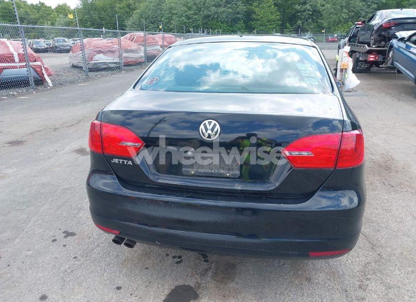 Photo 16 of 2011 Volkswagen Jetta 2.0L BASE/2.0L S (VIN 3VW2K7AJ4BM391069)