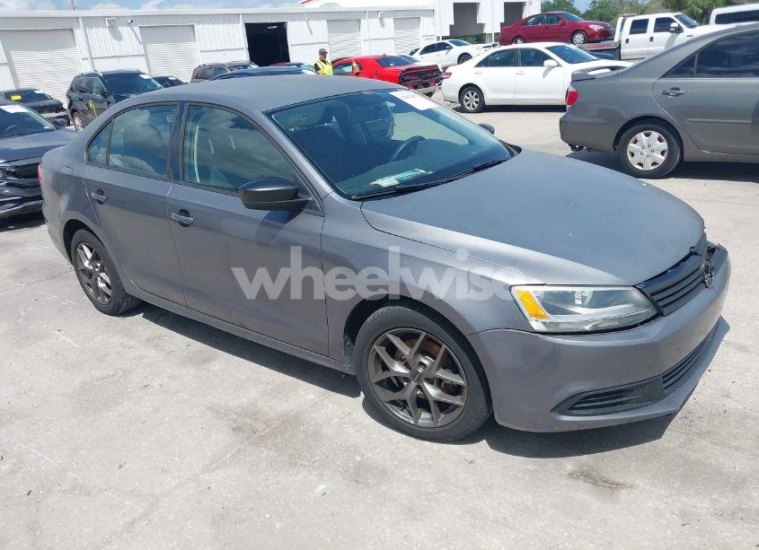 2012 Volkswagen Jetta 2.0L S (VIN 3VW2K7AJ4CM402220) main photo