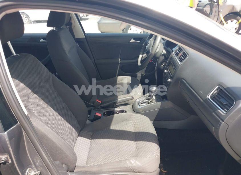 Photo 5 of 2012 Volkswagen Jetta 2.0L S (VIN 3VW2K7AJ4CM402220)