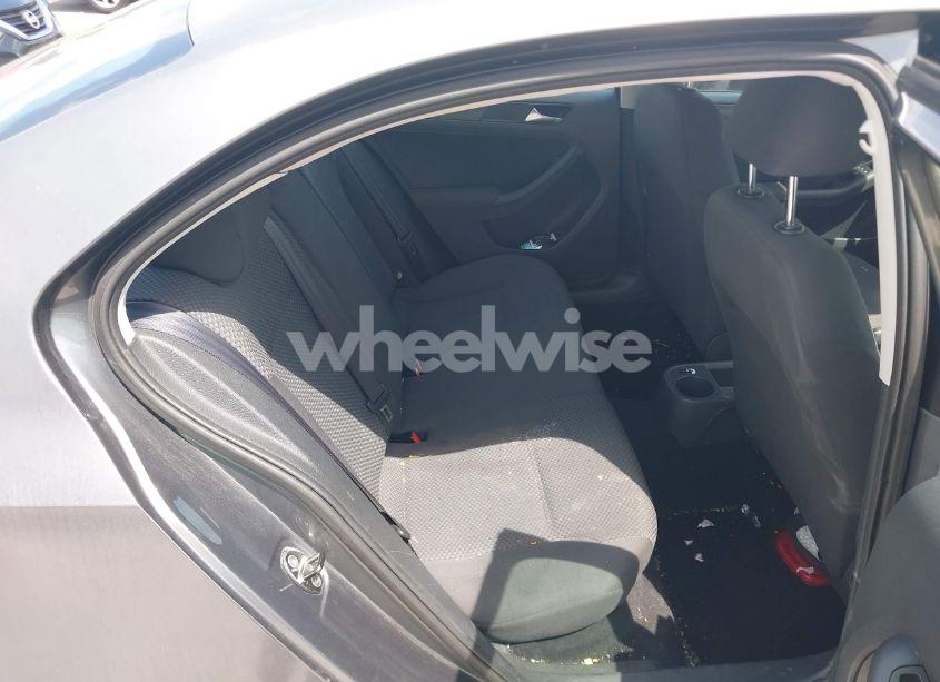 Photo 8 of 2012 Volkswagen Jetta 2.0L S (VIN 3VW2K7AJ4CM402220)