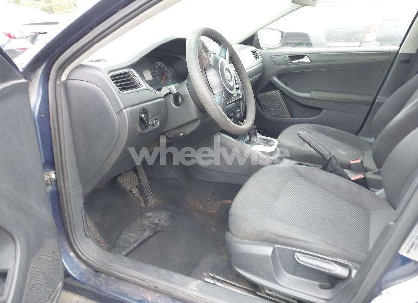 Photo 5 of 2012 Volkswagen Jetta 2.0L S (VIN 3VW2K7AJ4CM410723)