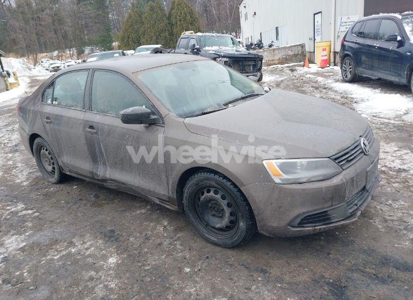 2013 Volkswagen Jetta 2.0L S (VIN 3VW2K7AJ4DM214606) main photo